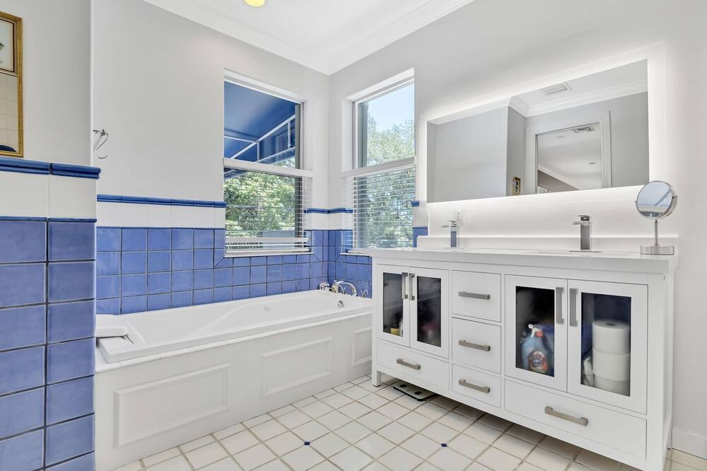 Photo of Bathroom in Colee Hammock
