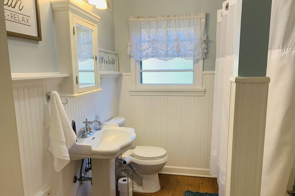 Photo of Bathroom in Lufkin