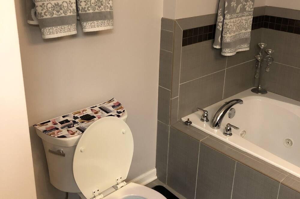 Photo of Bathroom in Itasca