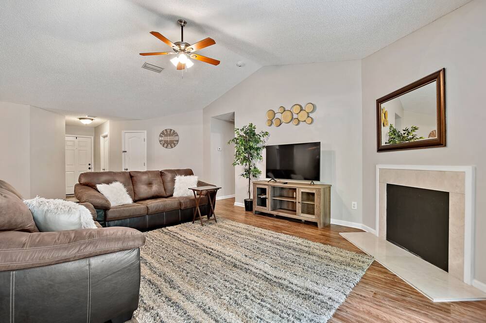 Photo of Livingroom in Cedar Hills