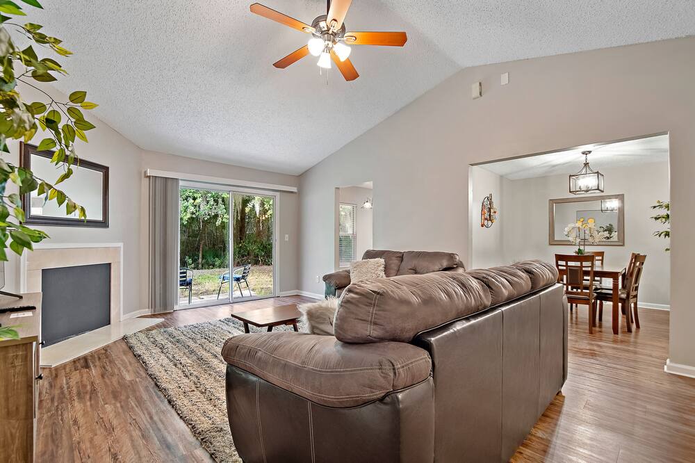 Photo of Livingroom in Cedar Hills
