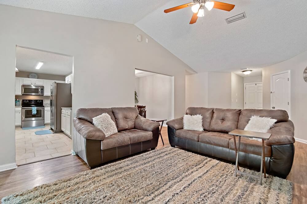 Photo of Livingroom in Cedar Hills