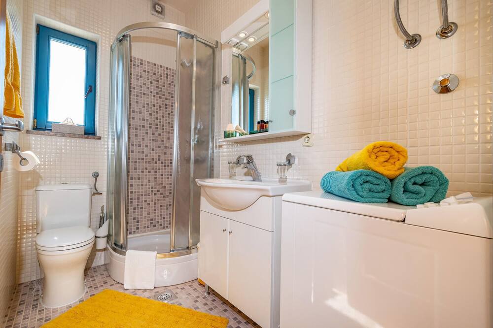 Photo of Bathroom in Lukoran