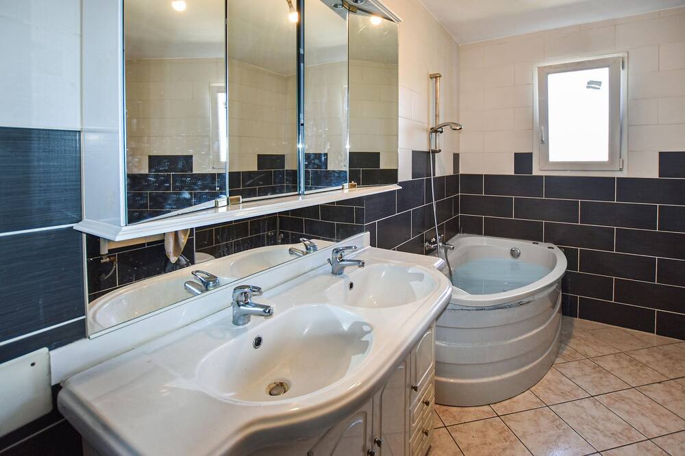 Photo of Bathroom in Baix