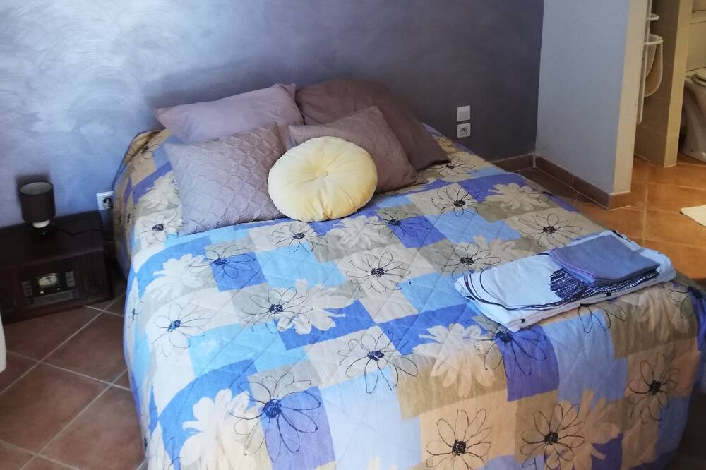 Photo of Bedroom in Villeneuve-sur-Vere