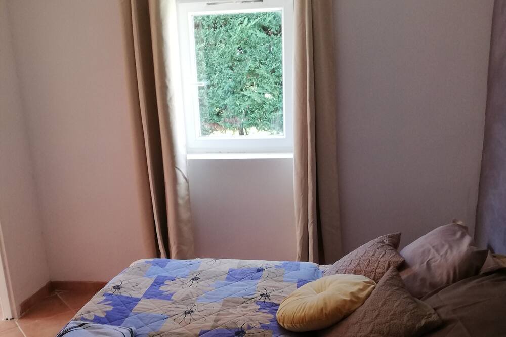 Photo of Bedroom in Villeneuve-sur-Vere