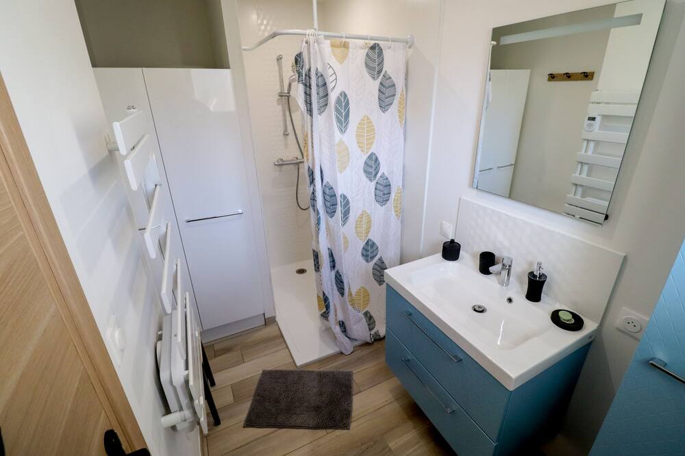 Photo of Bathroom in Verton