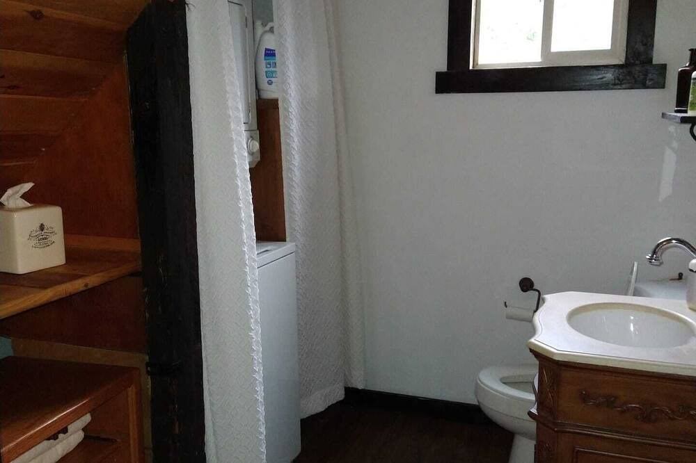 Photo of Bathroom in Town of Morehouse