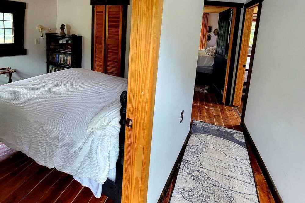 Photo of Bedroom in Town of Morehouse