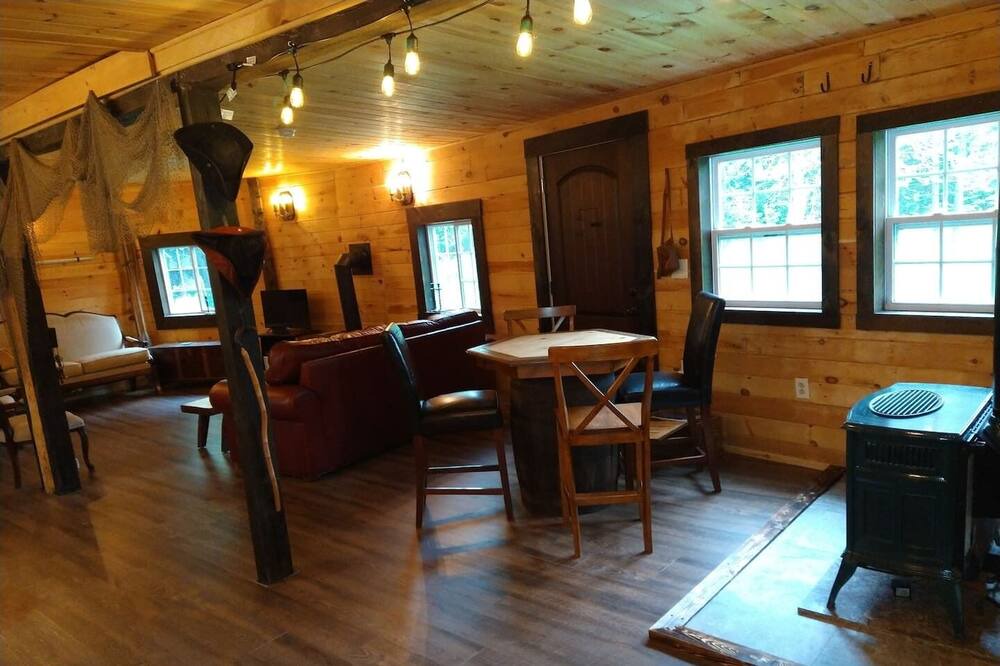 Photo of Livingroom in Town of Morehouse