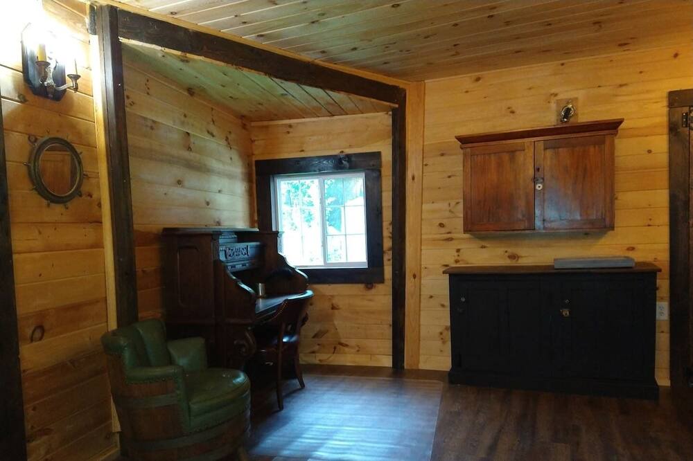 Photo of Livingroom in Town of Morehouse