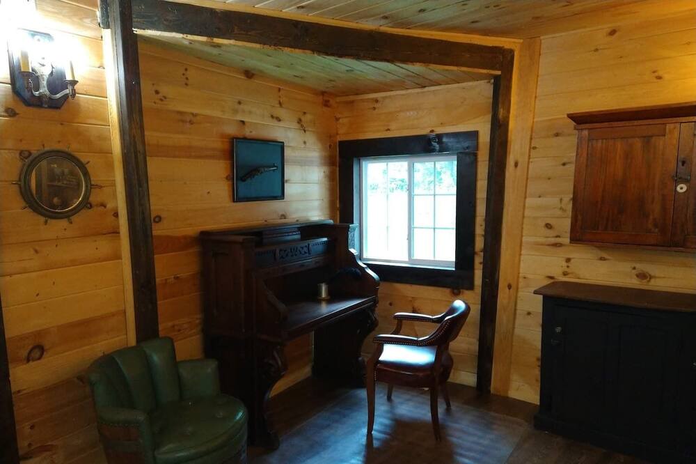 Photo of Livingroom in Town of Morehouse
