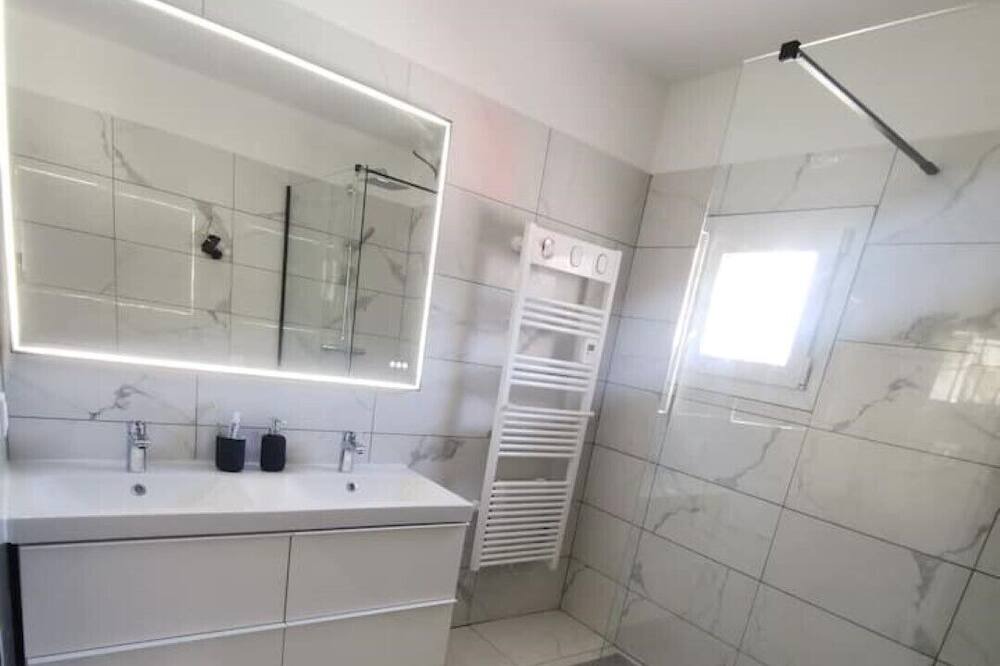 Photo of Bathroom in Septemes-les-Vallons