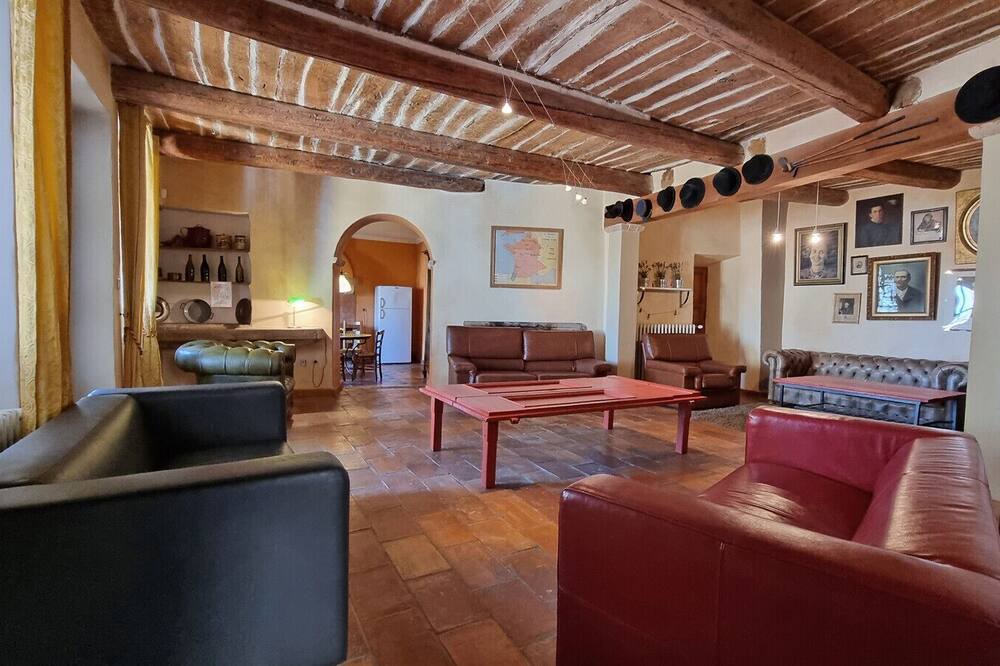 Photo of Livingroom in Saint-Cesaire-de-Gauzignan