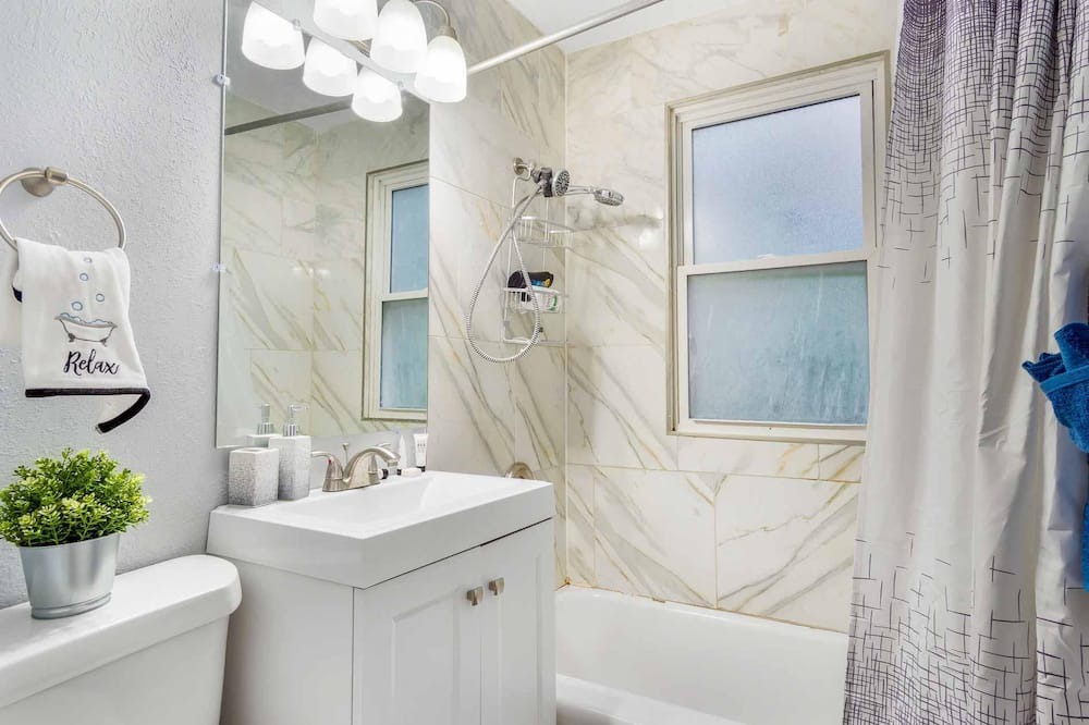 Photo of Bathroom in Lakeshore South