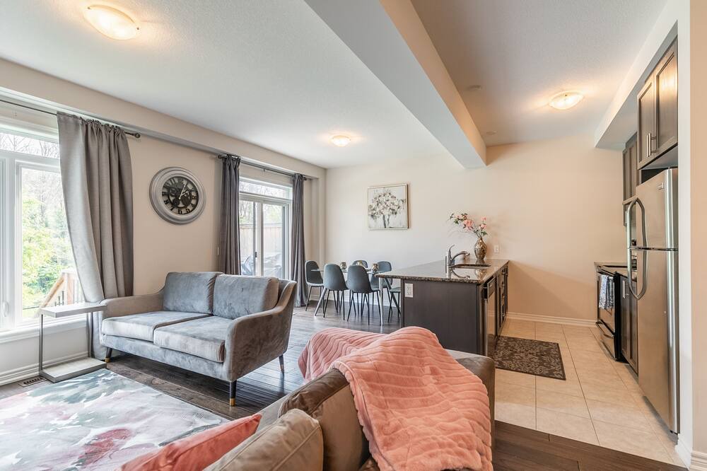 Photo of Livingroom in Stoney Creek