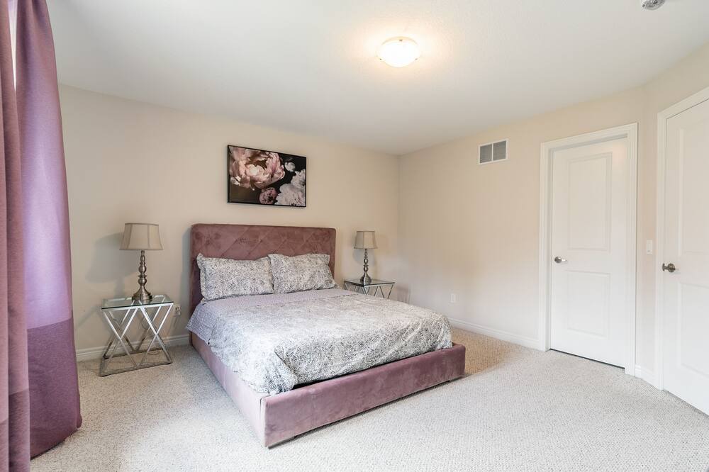 Photo of Bedroom in Stoney Creek