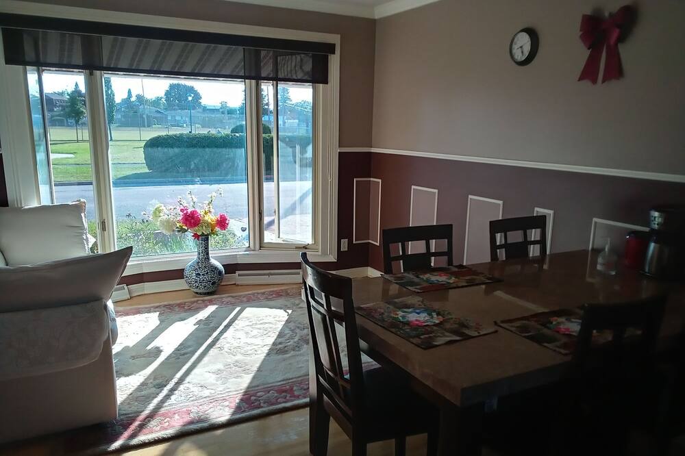 Photo of Livingroom in Downtown Gatineau