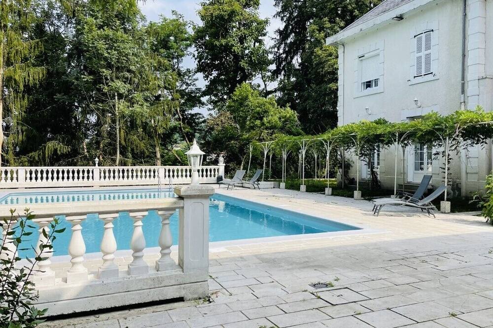 Photo of Outdoor in Aubin