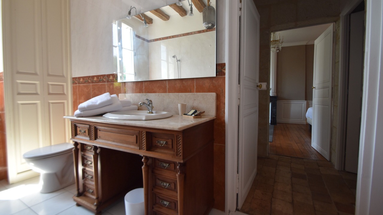 Photo of Bathroom in Chinon