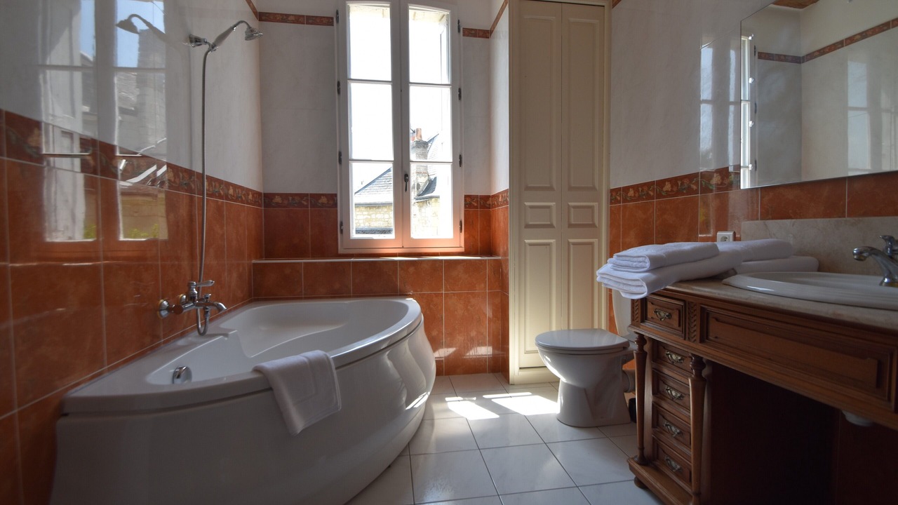 Photo of Bathroom in Chinon