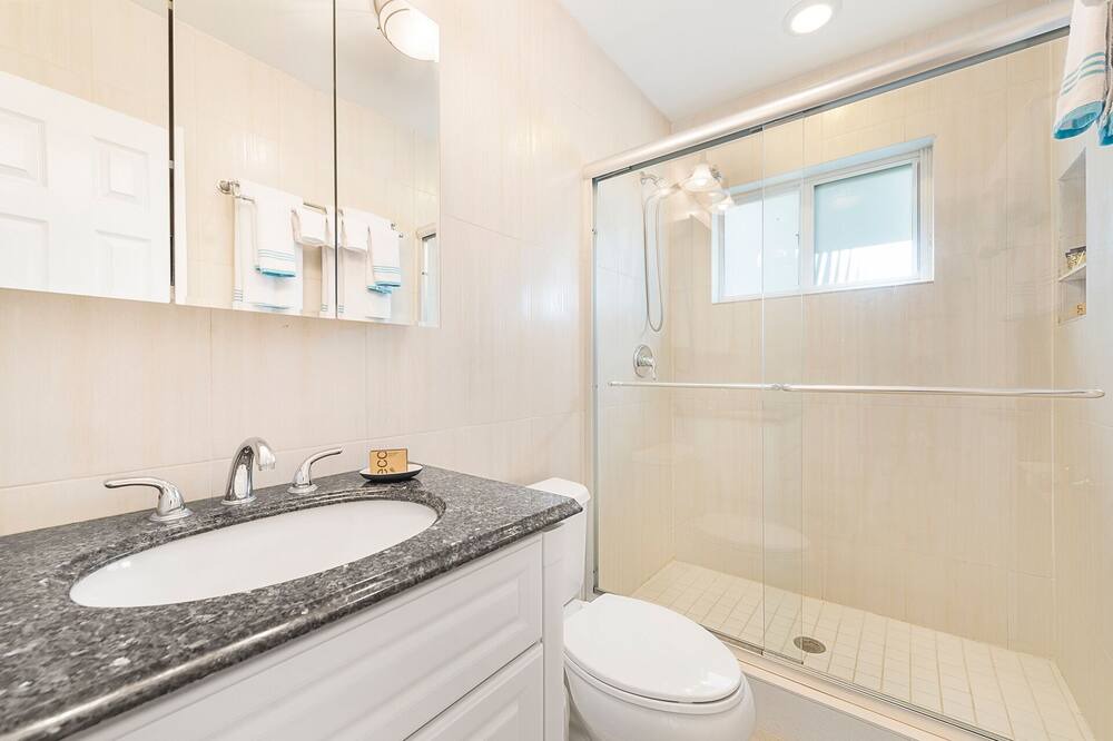 Photo of Bathroom in Oakland Park
