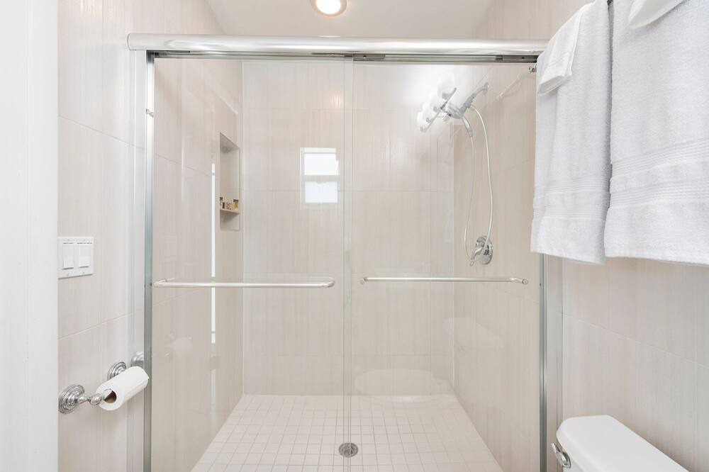 Photo of Bathroom in Oakland Park