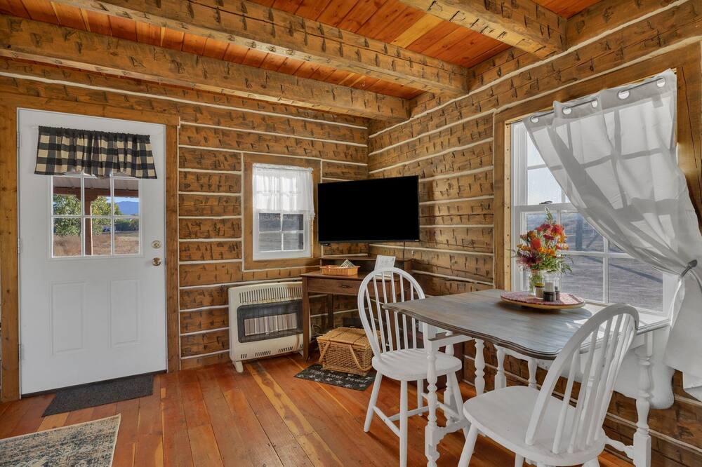 Photo of Livingroom in Canon City
