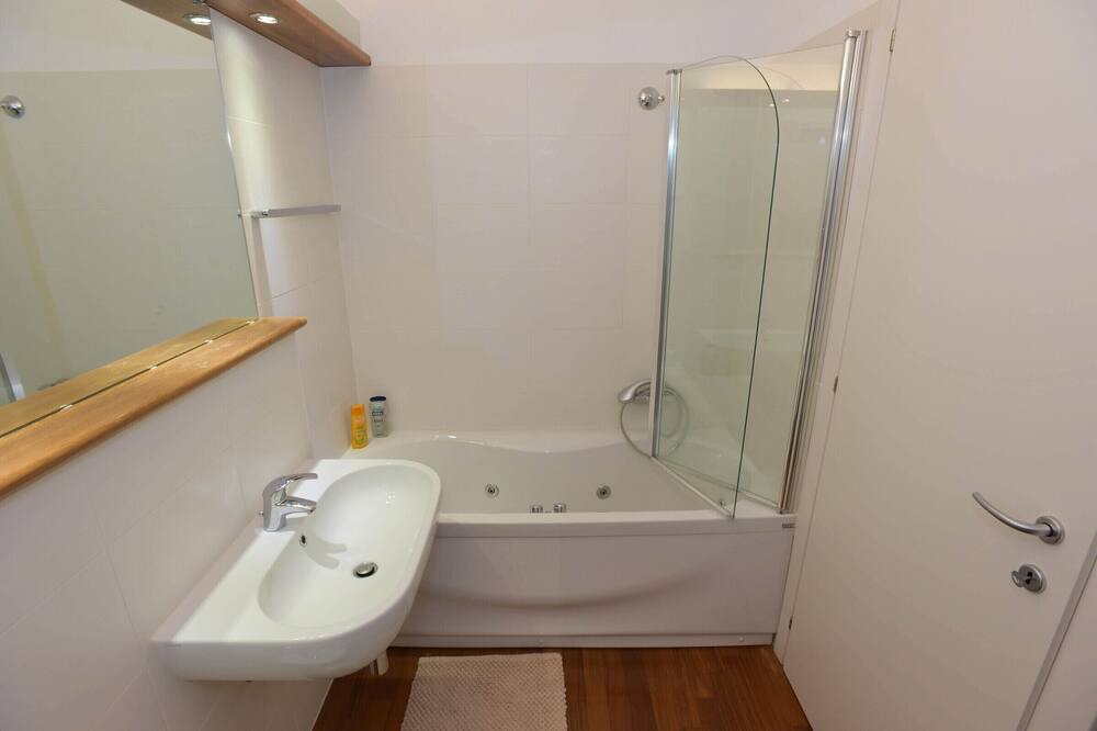 Photo of Bathroom in Paradiso