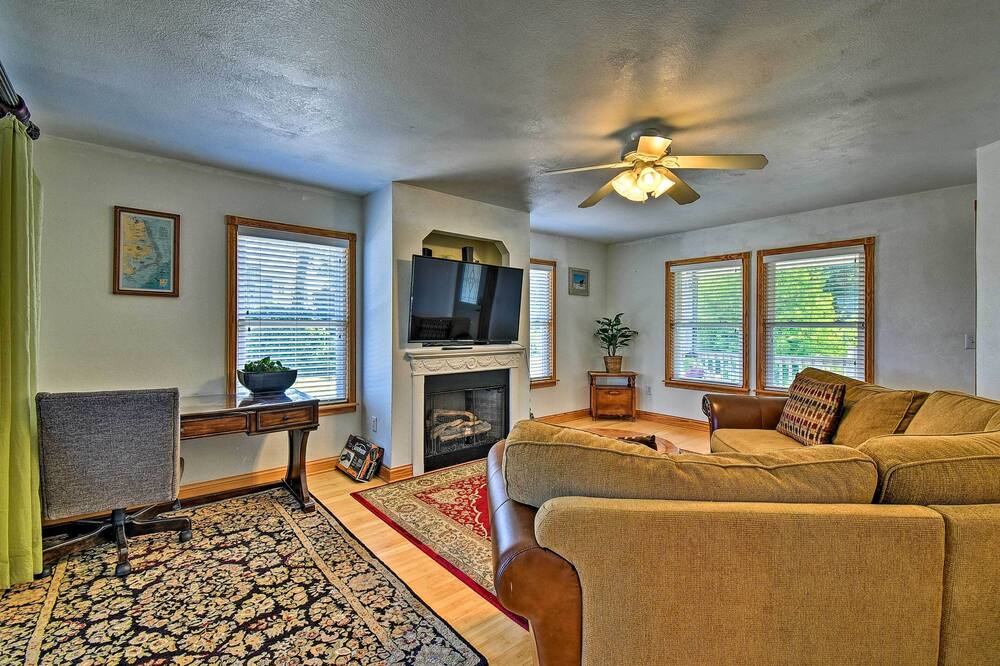 Photo of Livingroom in Colington Harbour