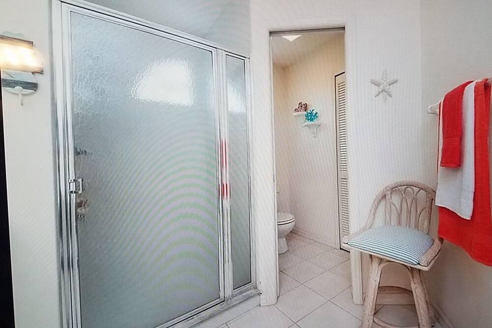 Photo of Bathroom in Broadmoor