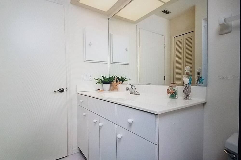 Photo of Bathroom in Broadmoor
