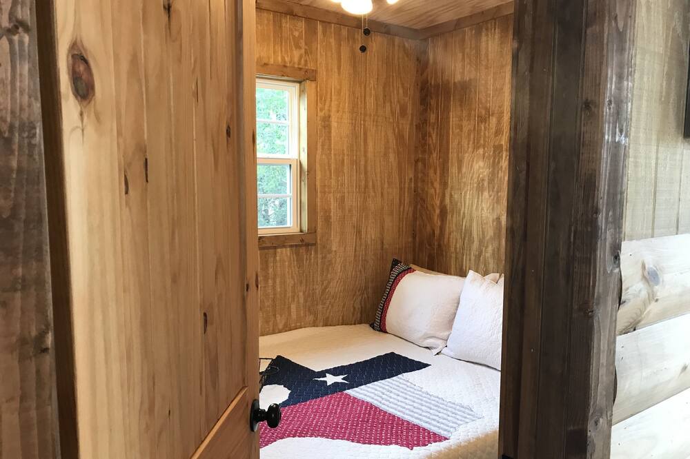 Photo of Bedroom in Glen Rose
