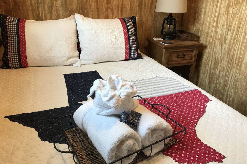Photo of Bedroom in Glen Rose