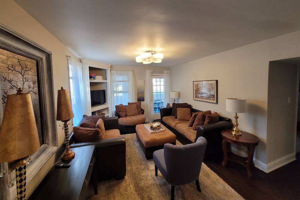 Photo of Livingroom in Brownsville