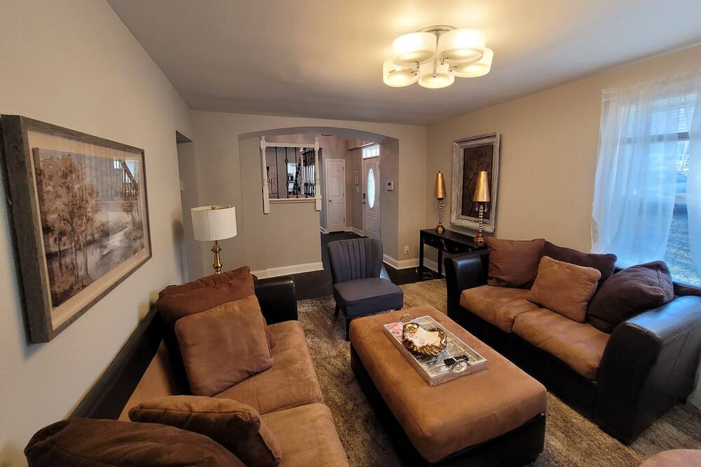 Photo of Livingroom in Brownsville