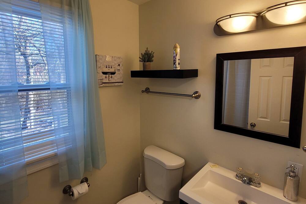 Photo of Bathroom in Brownsville