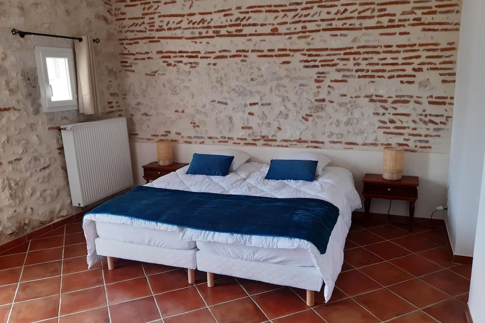 Photo of Bedroom in Sainte-Livrade-sur-Lot