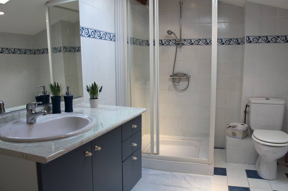 Photo of Bathroom in Laure-Minervois