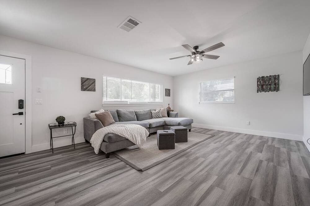 Photo of Livingroom in University