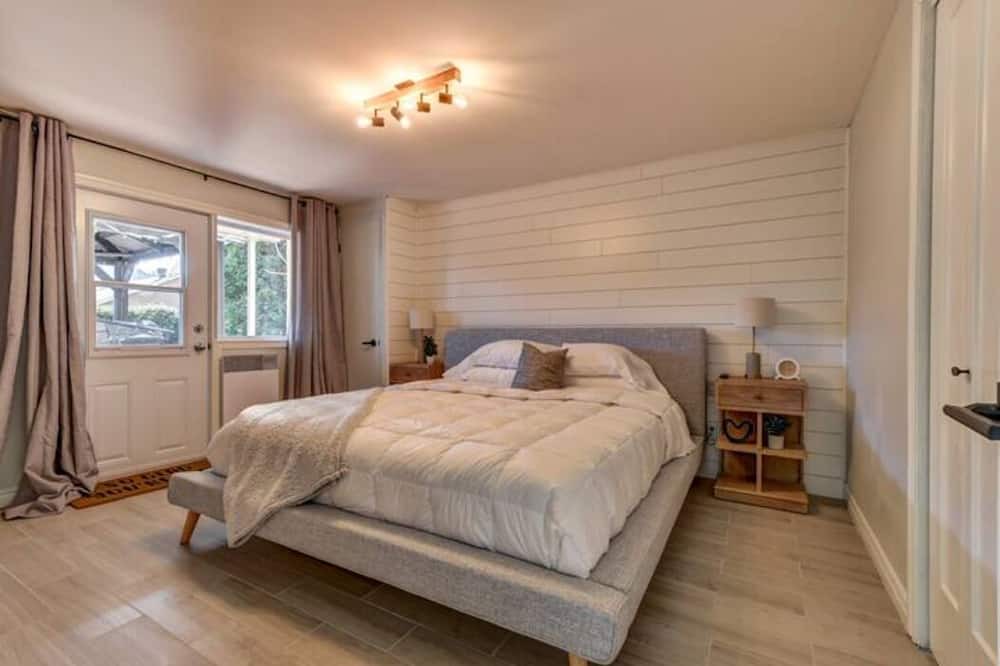 Photo of Bedroom in Saint-Sauveur