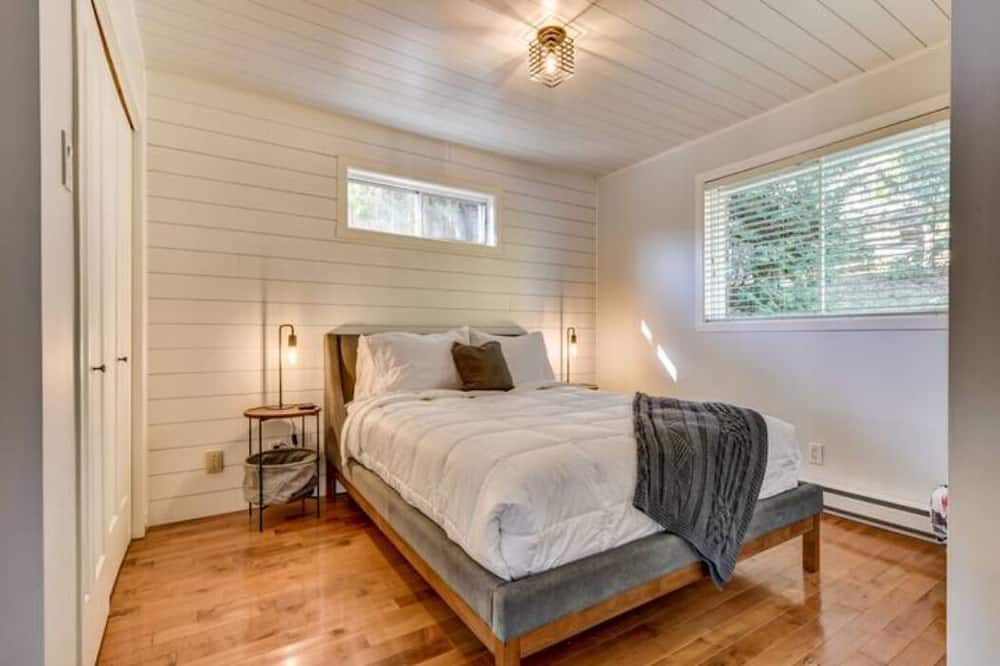 Photo of Bedroom in Saint-Sauveur