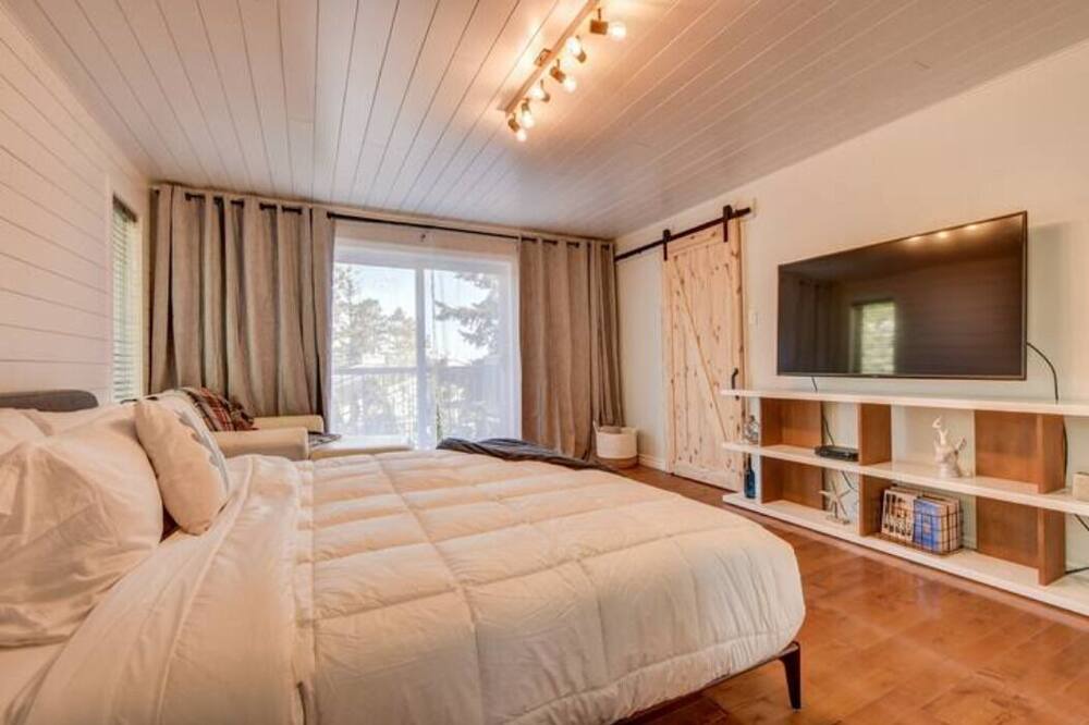 Photo of Bedroom in Saint-Sauveur