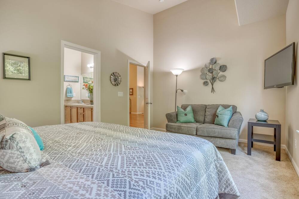 Photo of Bedroom in Netarts