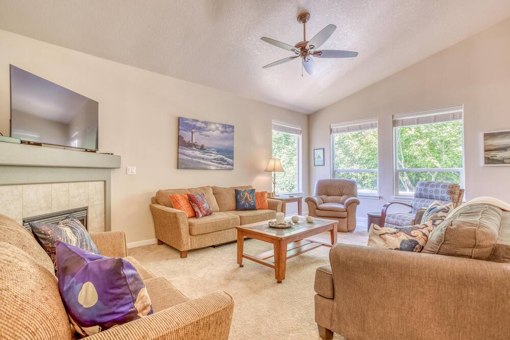 Photo of Livingroom in Netarts