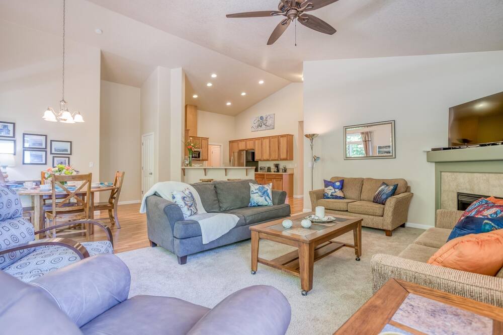 Photo of Livingroom in Netarts