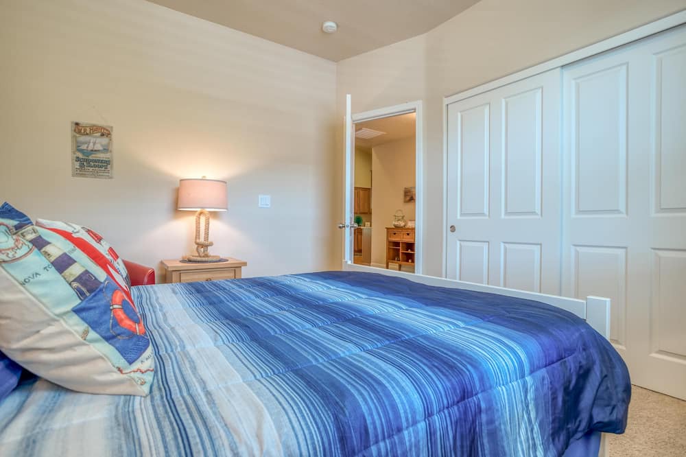 Photo of Bedroom in Netarts