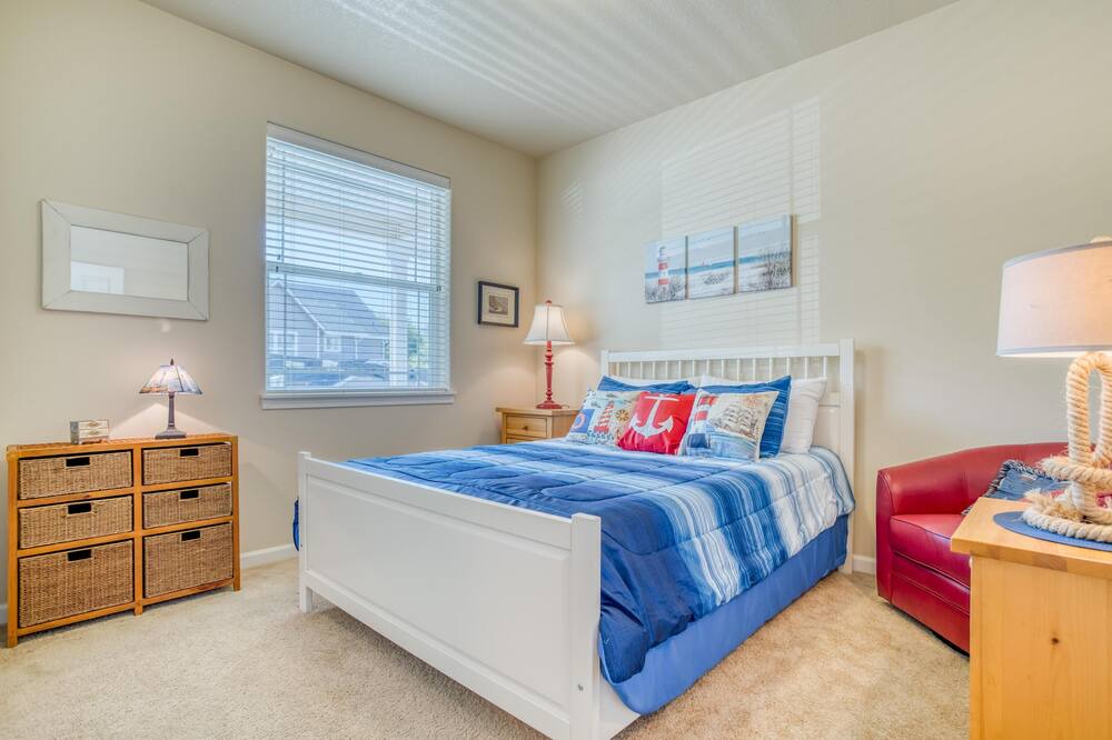 Photo of Bedroom in Netarts