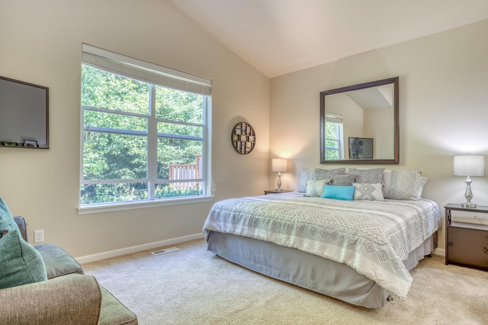 Photo of Bedroom in Netarts