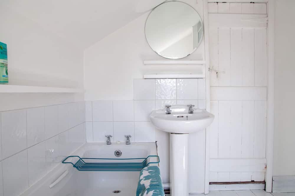 Photo of Bathroom in Handley